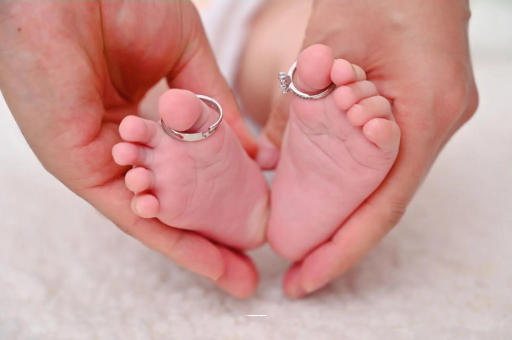 阿坝怀孕肚子一边高一边低